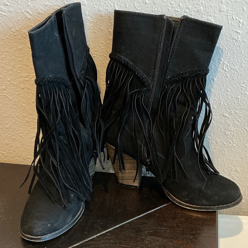 A.X.N.Y. American Exchange Black Fringe Heeled Boots Size 8.5 - Picture 2 of 4